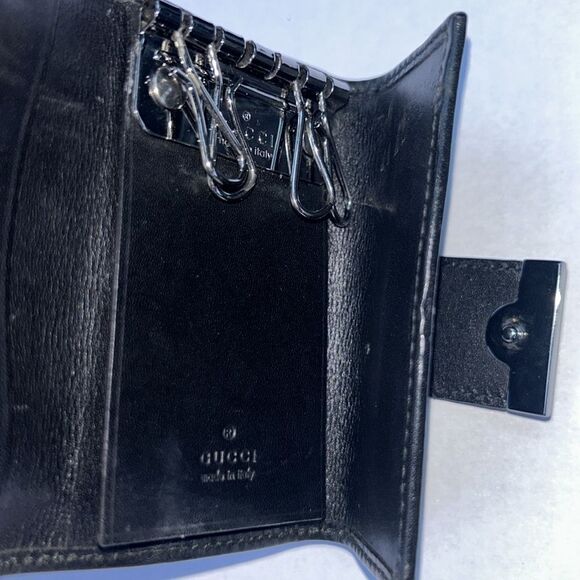 Authentic Vintage Gucci Black/Silver Keyholder - Picture 9 of 17